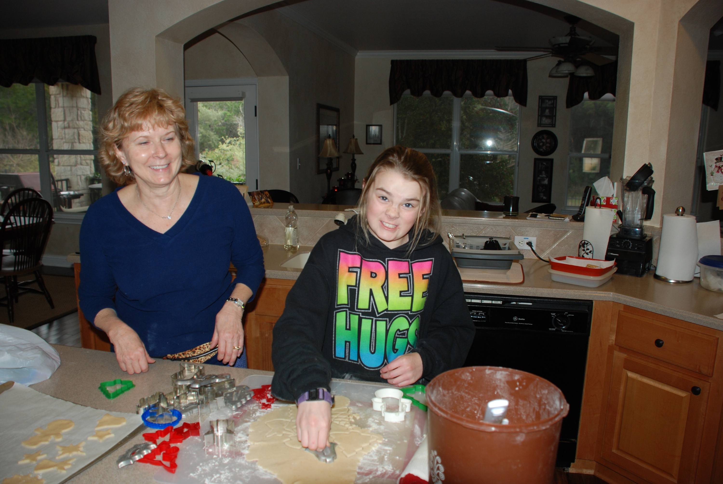 2013-12-20 11-34-11 Kyla baking cookies.jpg